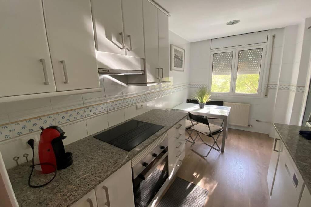 Apartamento Completo Muy Cerca Del Centro Ideal Para Familias Con Piscina Figueres  Kültér fotó