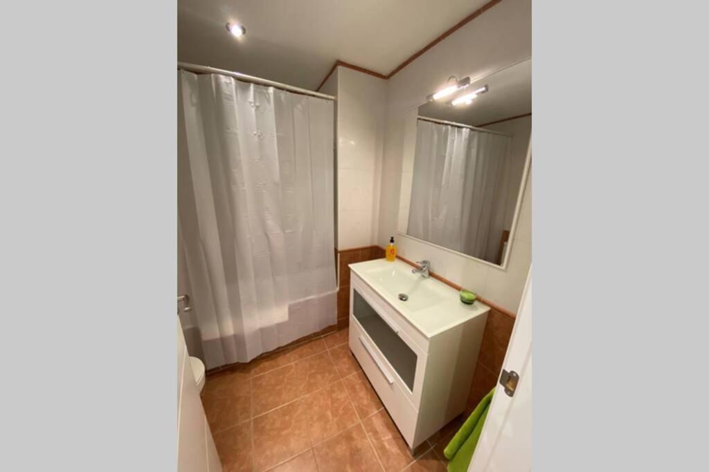 Apartamento Completo Muy Cerca Del Centro Ideal Para Familias Con Piscina Figueres  Kültér fotó